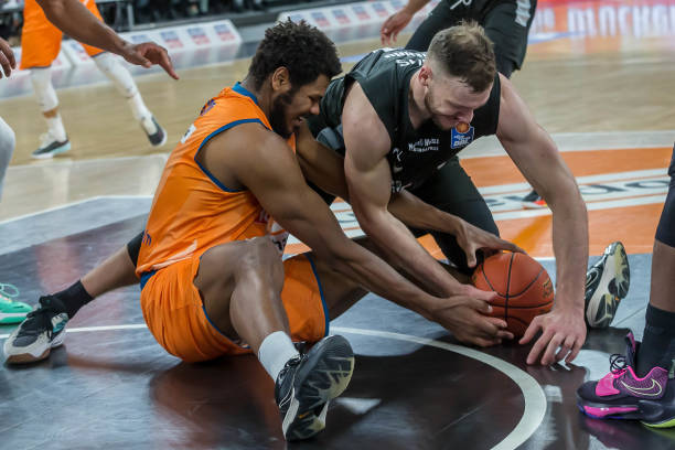 次展现了他 次展现了他