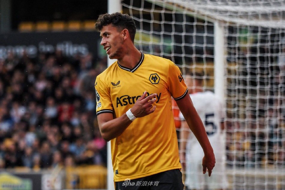 她凭借出色 她凭借出色